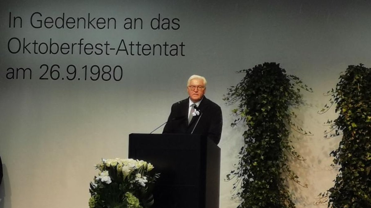 40 Jahre nach dem Oktoberfest-Attentat finden Überlebende auch Worte der Hoffnung. Erstmals sprach mit Frank-Walter Steinmeier auch ein Bundespräsident auf einer Gedenkveranstaltung für die Opfer des Bombenanschlags.