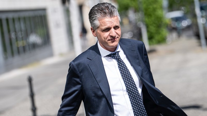 Thorsten Frei (CDU), Mitglied des Deutschen Bundestages, kommt aus dem Konrad Adenauer Platz. | Bild: picture alliance/dpa | Fabian Sommer Thorsten Frei (CDU), Mitglied des Deutschen Bundestages, kommt aus dem Konrad Adenauer Platz.