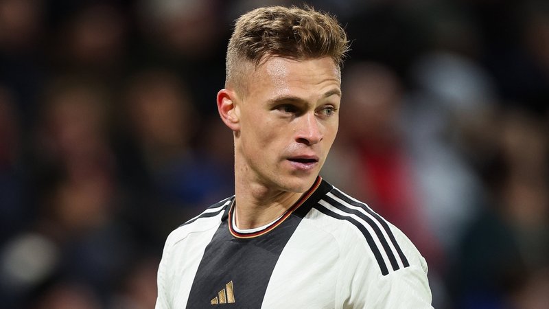 ARCHIV - 25.03.2023, Rheinland-Pfalz, Mainz: Fußball: Länderspiele, Deutschland - Peru, Mewa Arena. Deutschlands Joshua Kimmich geht über den Platz. (zu dpa: «Kimmich neuer Kapitän der Fußball-Nationalmannschaft») Foto: Christian Charisius/dpa +++ dpa-Bildfunk +++ | Bild: dpa-Bildfunk ARCHIV - 25.03.2023, Rheinland-Pfalz, Mainz: Fußball: Länderspiele, Deutschland - Peru, Mewa Arena. Deutschlands Joshua Kimmich geht über den Platz. (zu dpa: «Kimmich neuer Kapitän der Fußball-Nationalmannschaft») Foto: Christian Charisius/dpa +++ dpa-Bildfunk +++