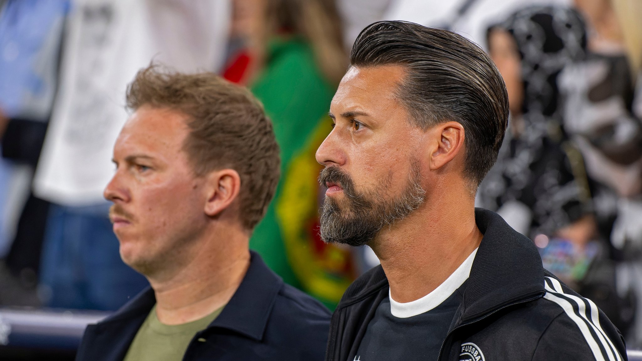 Julian Nagelsmann und Sandro Wagner an der Seitenlinie beim Spiel zwischen Deutschland und Frankreich. | Bild: picture alliance / M.i.S. | Bernd Feil Julian Nagelsmann und Sandro Wagner an der Seitenlinie beim Spiel zwischen Deutschland und Frankreich.
