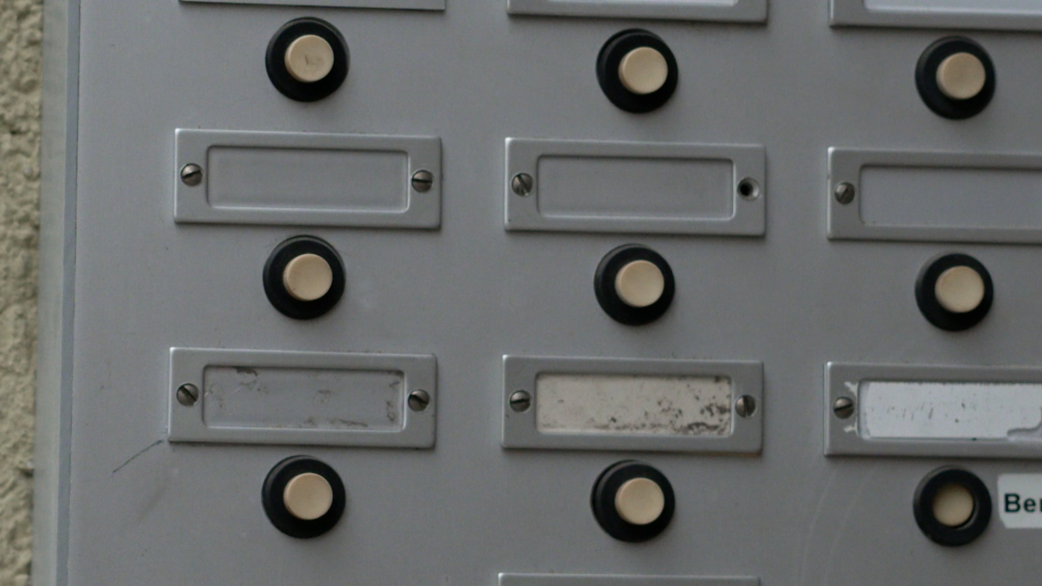 Wohnungsleerstand. Leere Klingelschilder