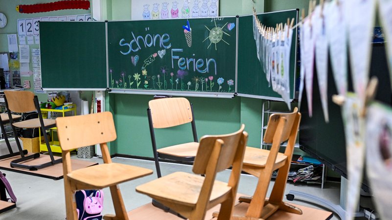 Bildungsmonitor: Lage an deutschen Schulen bleibt schlecht | Bild: dpa-Bildfunk/Jens Kalaene Bildungsmonitor: Lage an deutschen Schulen bleibt schlecht
