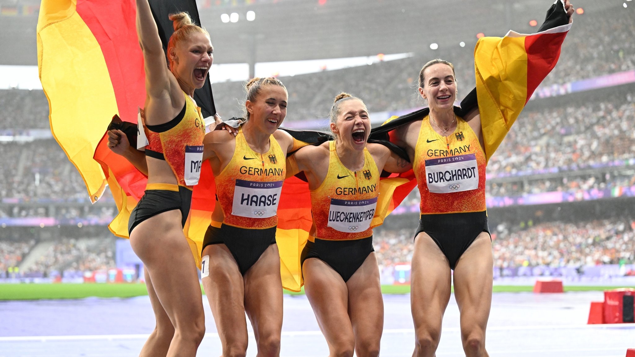 Deutschlands Lisa Mayer, Rebekka Haase, Gina Lückenkemper und Alexandra Burghardt 