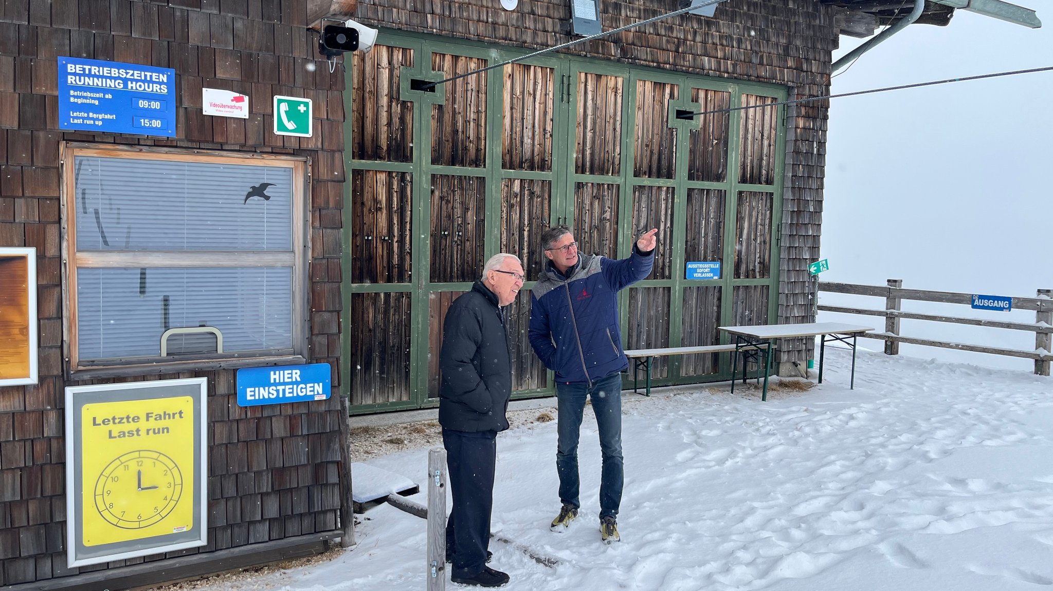 Max Aicher und Stephan Semmelmayr bei der Talstation des kleinen Liftes