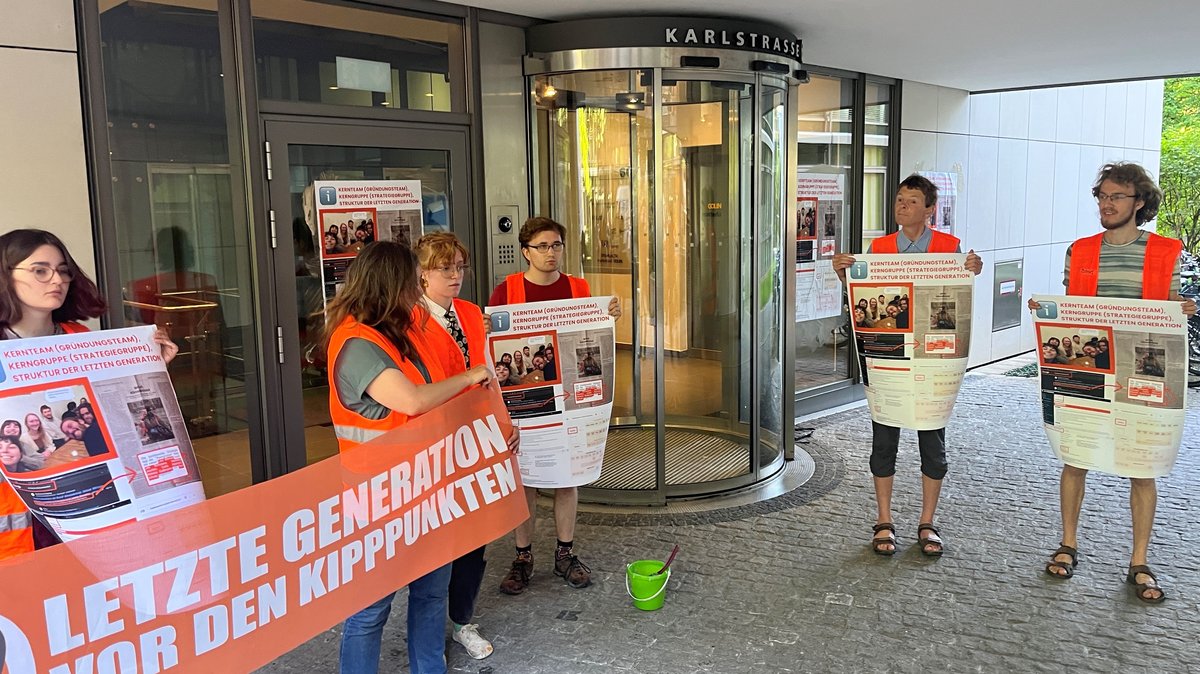 "Letzte Generation": Protest vor der Ermittlungsbehörde