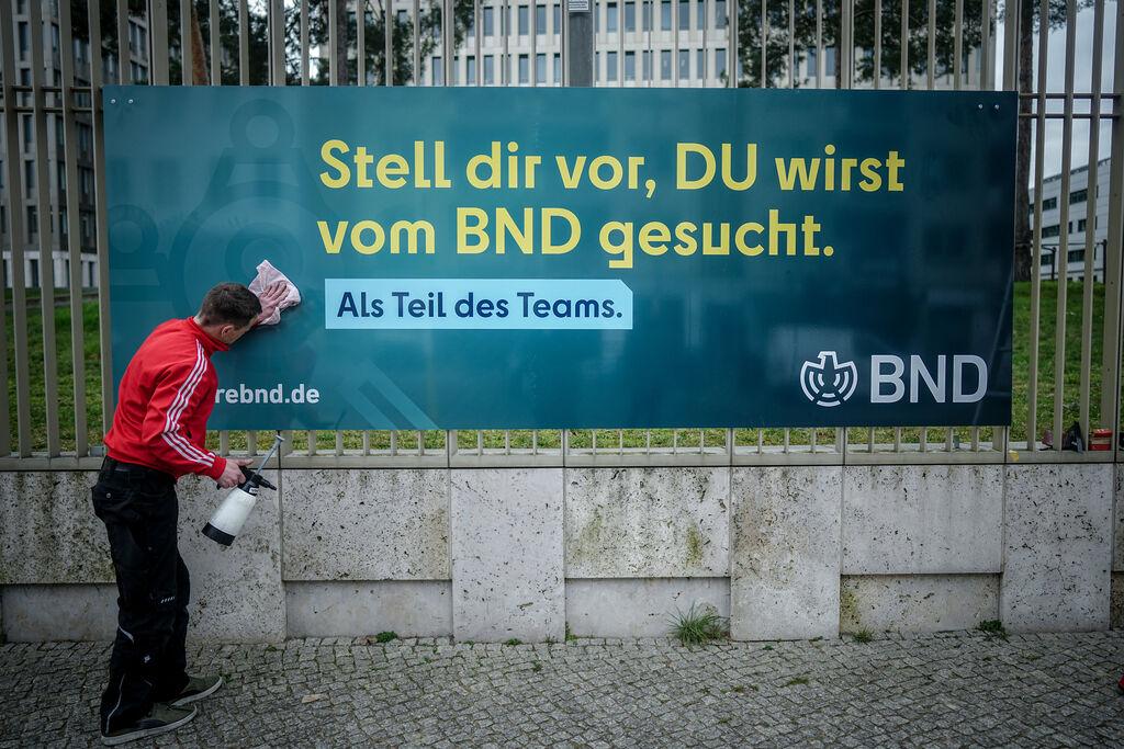 Mit einer neuen Werbekampagne sucht der Bundesnachrichtendienst nach neuen Mitarbeitern.