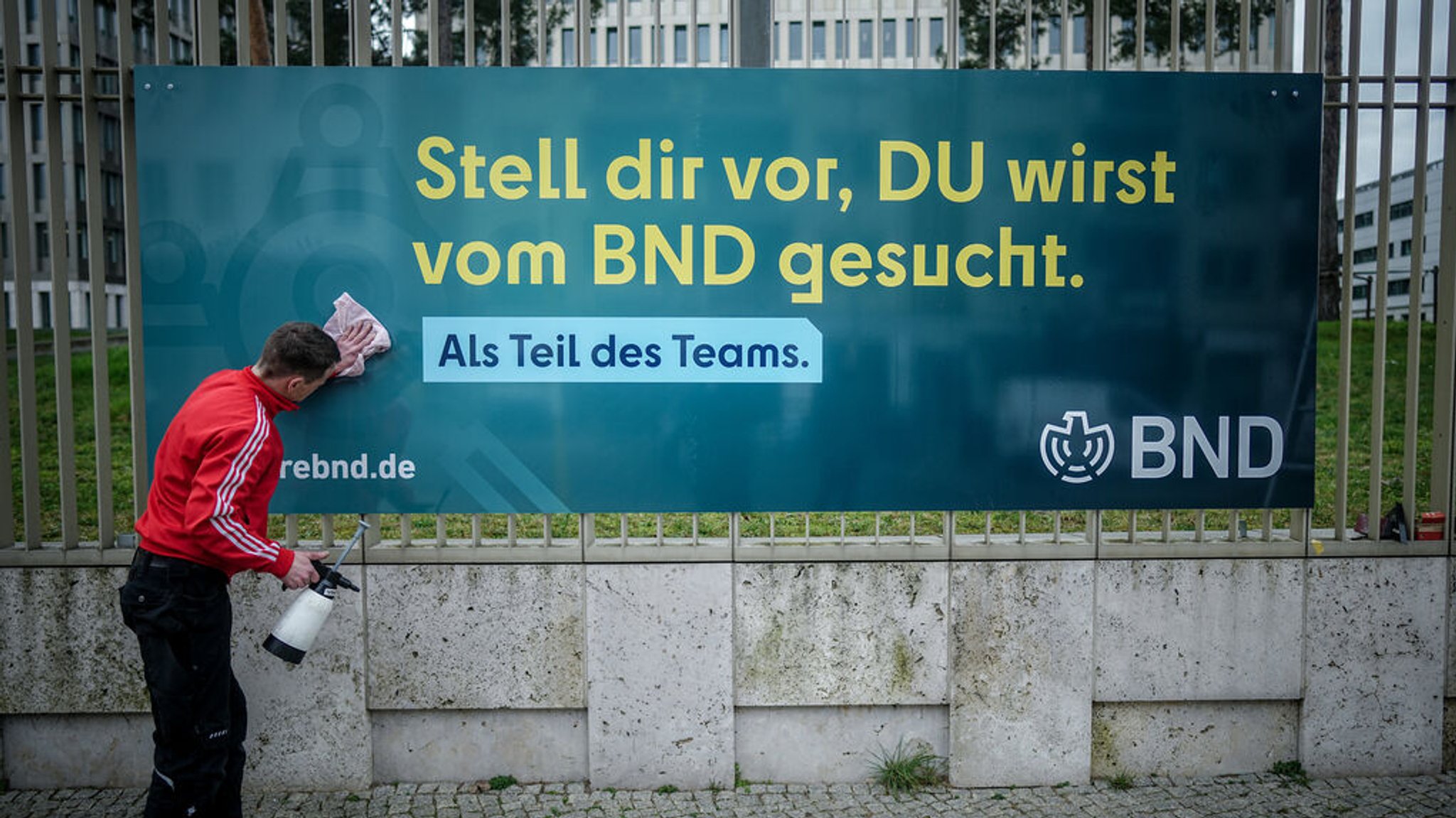 Mit einer neuen Werbekampagne sucht der Bundesnachrichtendienst nach neuen Mitarbeitern.