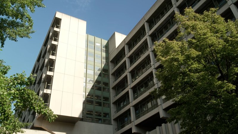 Wie erging es zwei jesidischen Mädchen unter der Gewalt des IS - und welche Rolle spielte ein Paar aus Bayern und dem Irak? | Bild: BR Wie erging es zwei jesidischen Mädchen unter der Gewalt des IS - und welche Rolle spielte ein Paar aus Bayern und dem Irak?