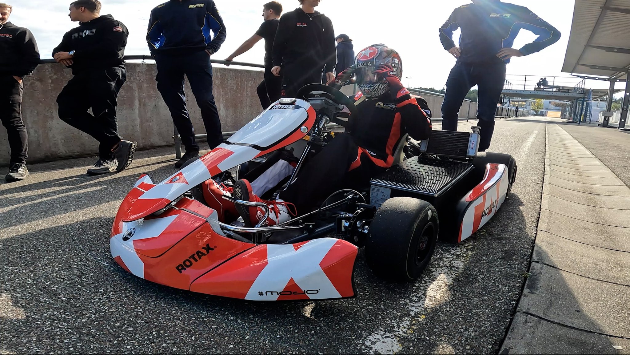 Rennfahrer Richard Allrich im Elektro-Kart in Wackersdorf