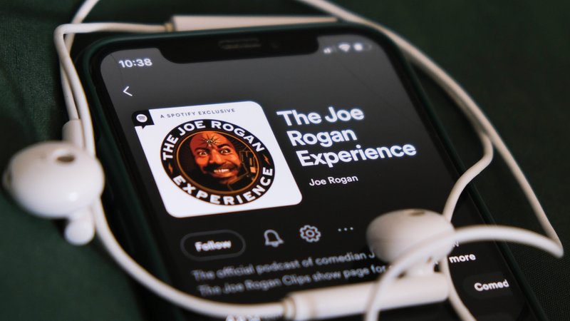 Joe Rogan | Bild: picture alliance / NurPhoto | Jakub Porzycki Joe Rogan