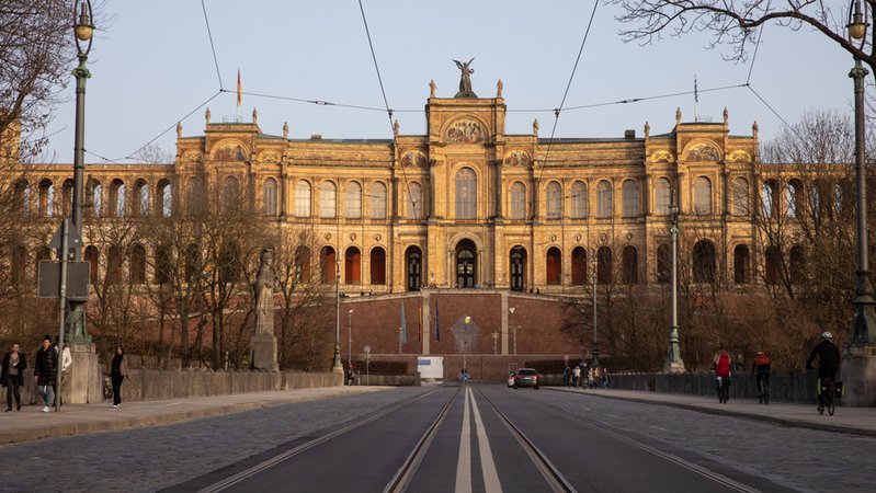Blick auf das Maximilianeum in München | Bild: BR/Markus Konvalin Blick auf das Maximilianeum in München