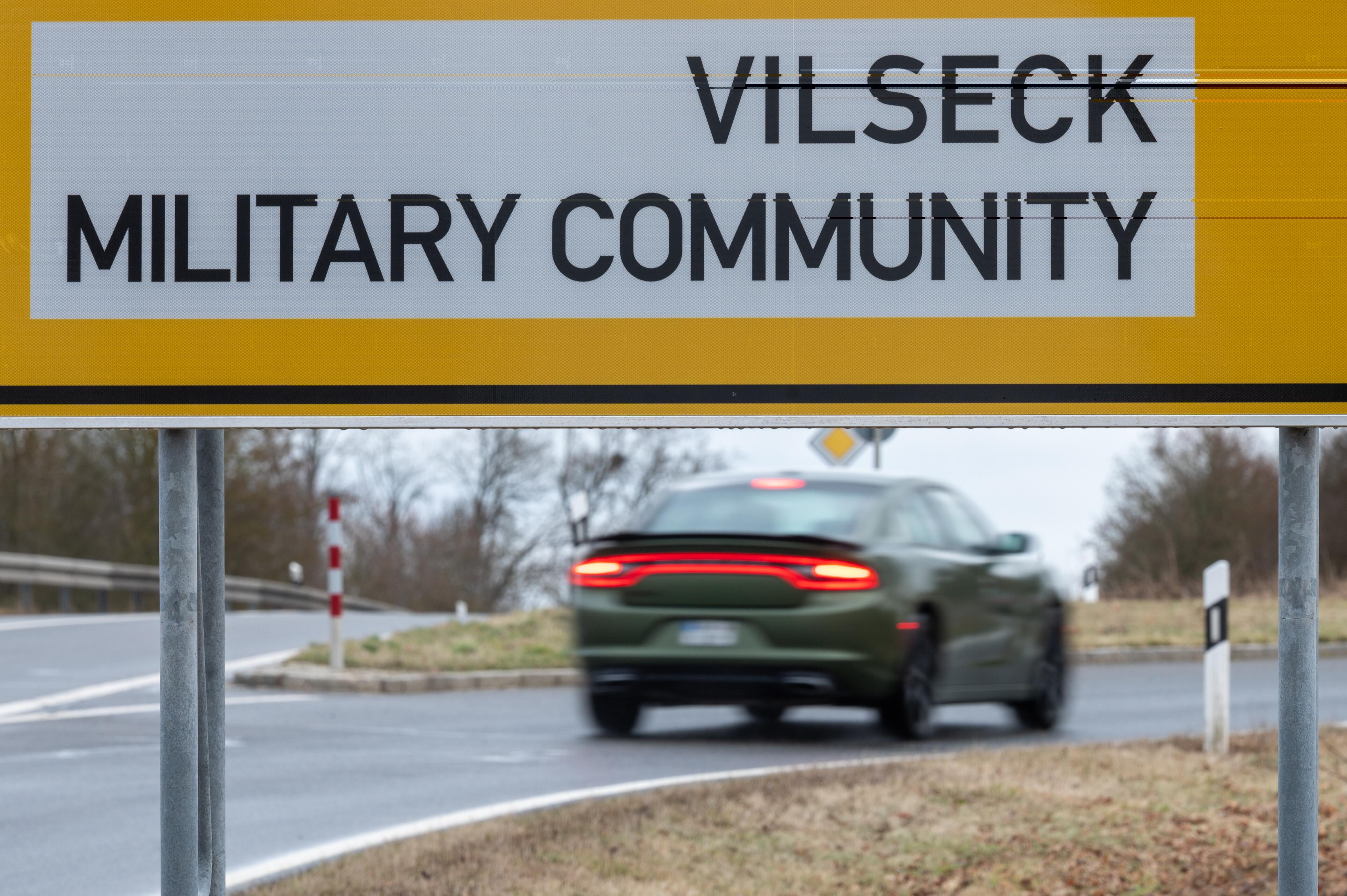 Ortsschild mit der Aufschrift "Vilseck Military Community"