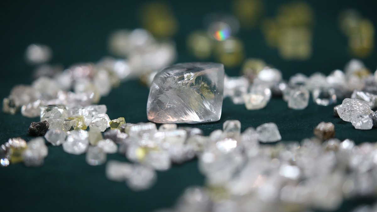 Sanktionspaket: EU erlässt Einfuhrverbot für russische Diamanten