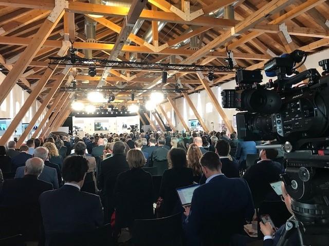 Ludwig Erhard-toppmøtet: økonomi kritiserer tysk politikk