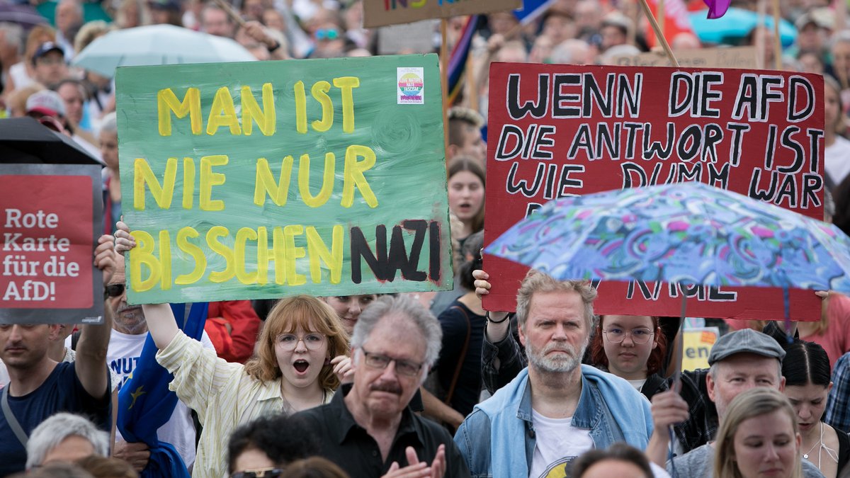 Demonstration "Gegen Rechts" (Symbolbild)