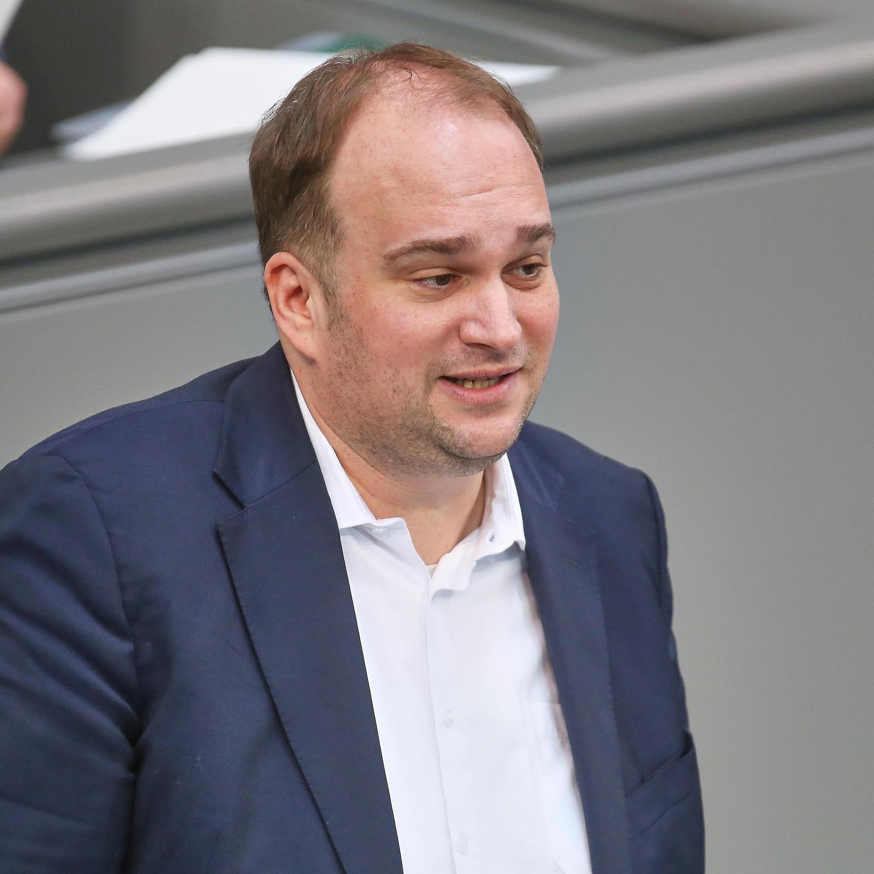 Roloff wirft Mineralölkonzernen Krisengewinne vor und dringt auf Übergewinnsteuer