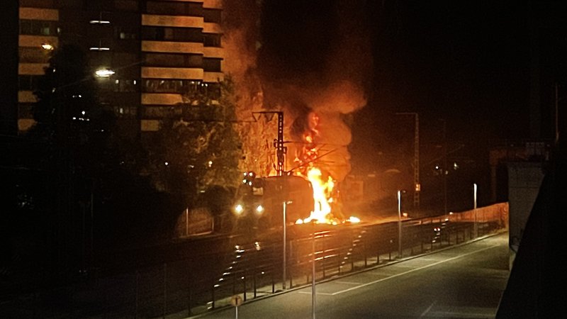 Ein Zug in Flammen | Bild: Bundespolizeiinspektion München Ein Zug in Flammen