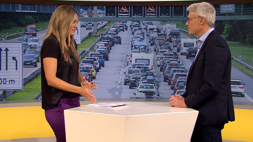 Der Start in den Urlaub könnte sich für einige zäh gestalten: Wo die größten Staufallen lauern, wie man sie vermeiden kann und was man für lange Autofahrten am besten an Bord hat, weiß Verkehrsexperte Alexander Kreipl. | Bild: BR Der Start in den Urlaub könnte sich für einige zäh gestalten: Wo die größten Staufallen lauern, wie man sie vermeiden kann und was man für lange Autofahrten am besten an Bord hat, weiß Verkehrsexperte Alexander Kreipl.