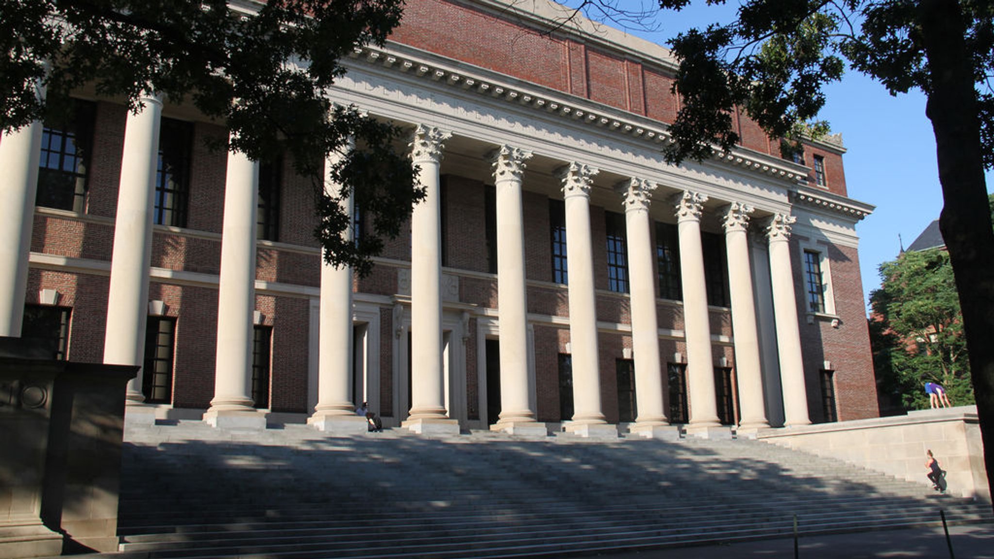 ARCHIV - 14.07.2020, USA, Cambridge (u.S.): Der Campus der Harvard-Universität in Cambridge in Massachusetts. (zu dpa: «Harvard klagt gegen Ausschluss internationaler Studierender») Foto: --/Xinhua/dpa +++ dpa-Bildfunk +++