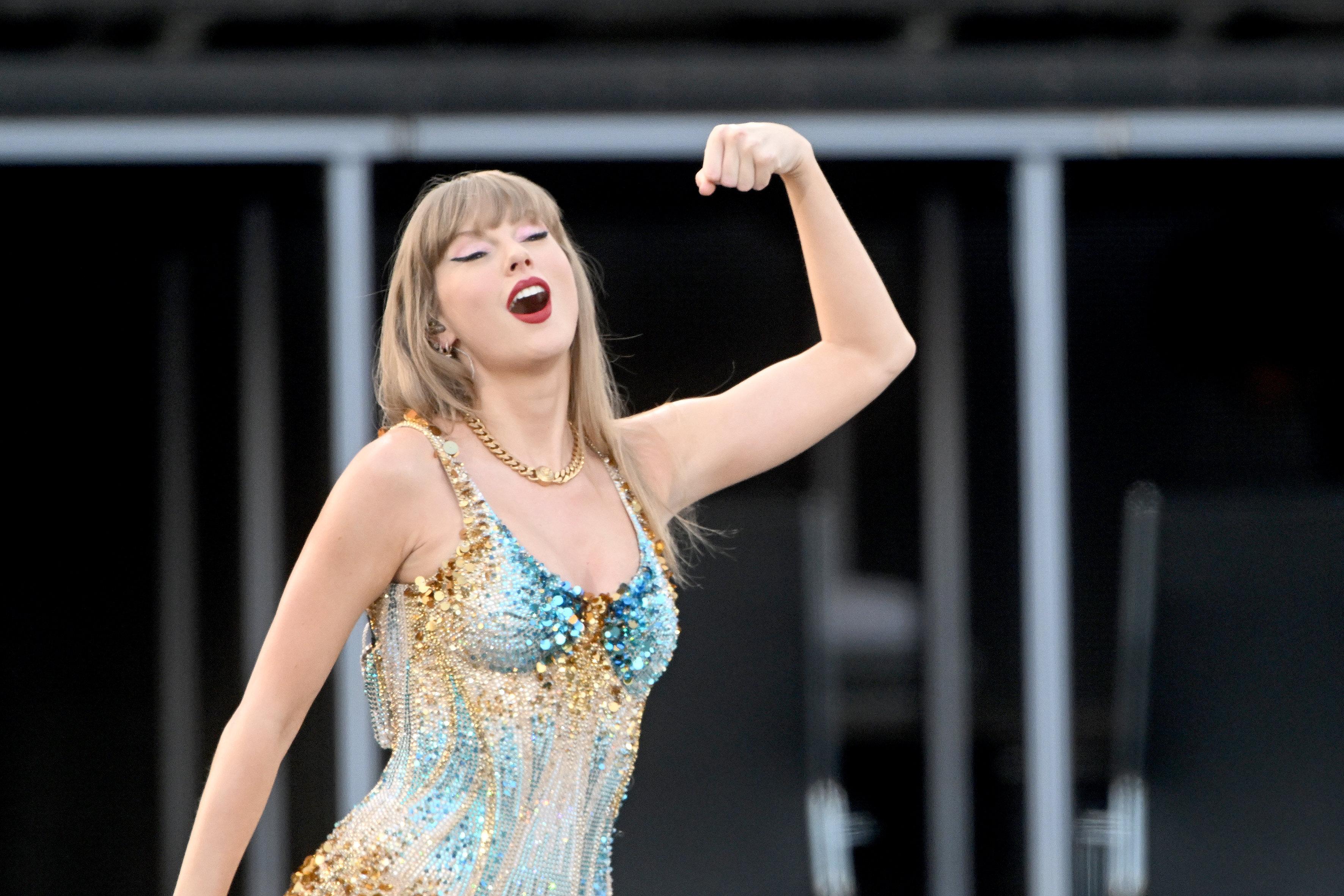 Taylor Swift live auf der Bühne am 27.07.2024 im Münchner Olympiastadion.