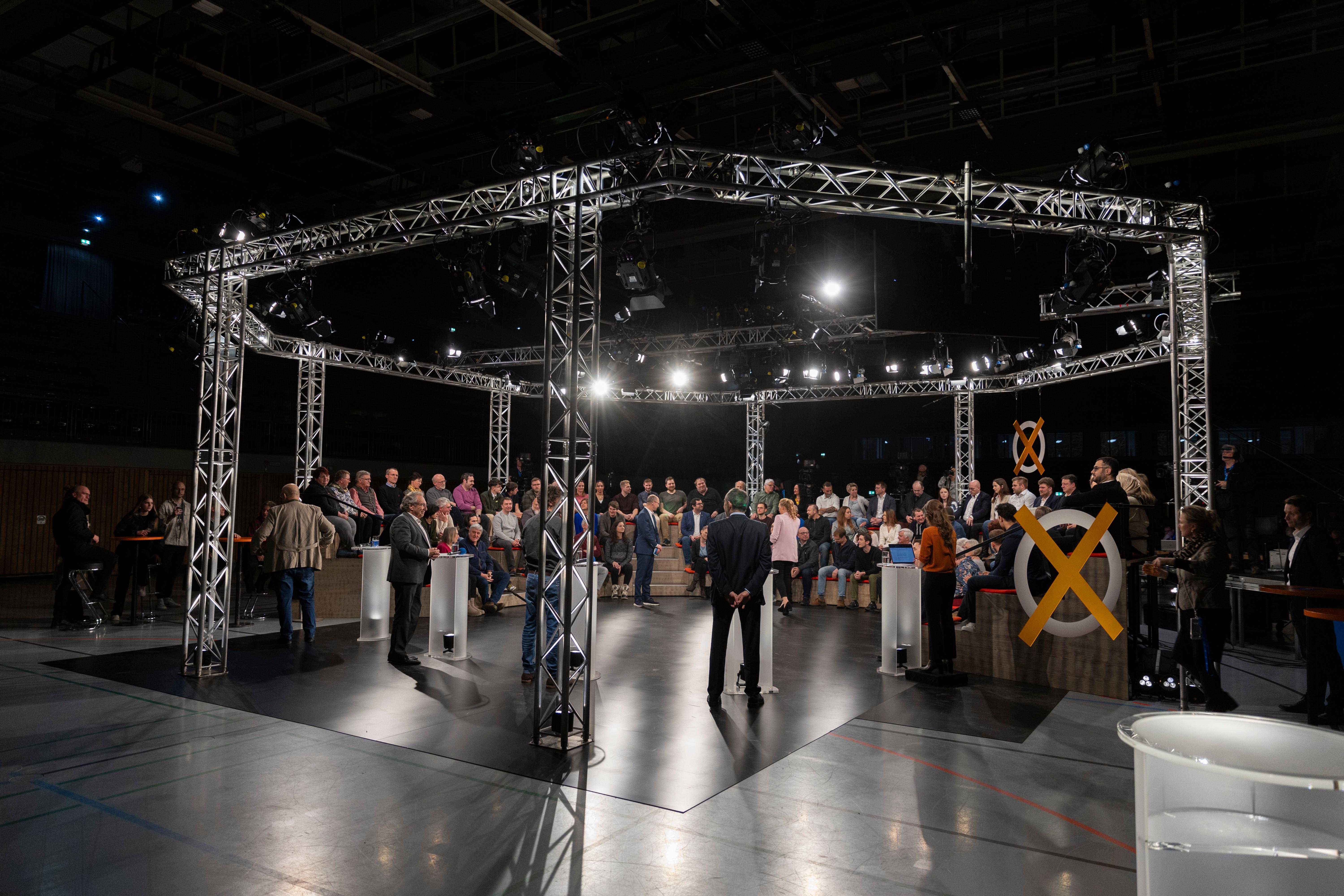 Die Wahlarena in Würzburg 2025