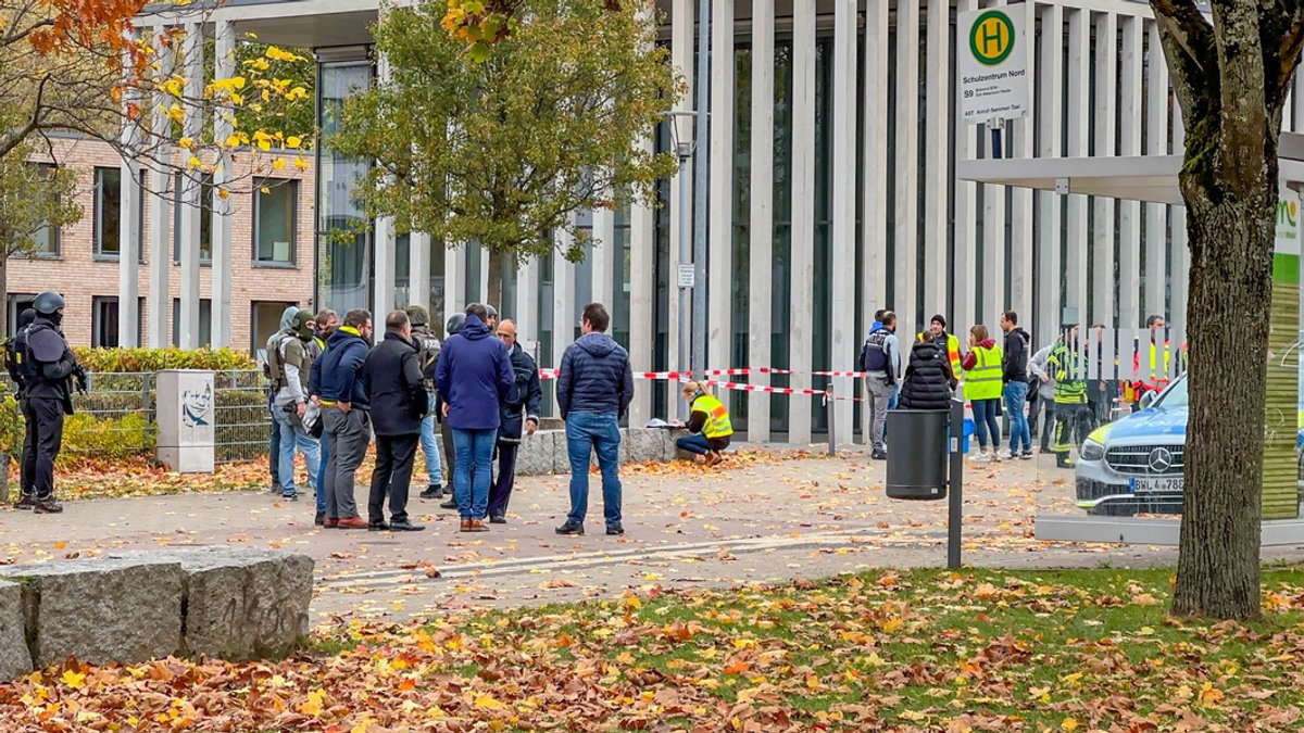 Offenburg: Bei einem Großeinsatz der Polizei an einer Schule ist ein Tatverdächtiger festgenommen worden.