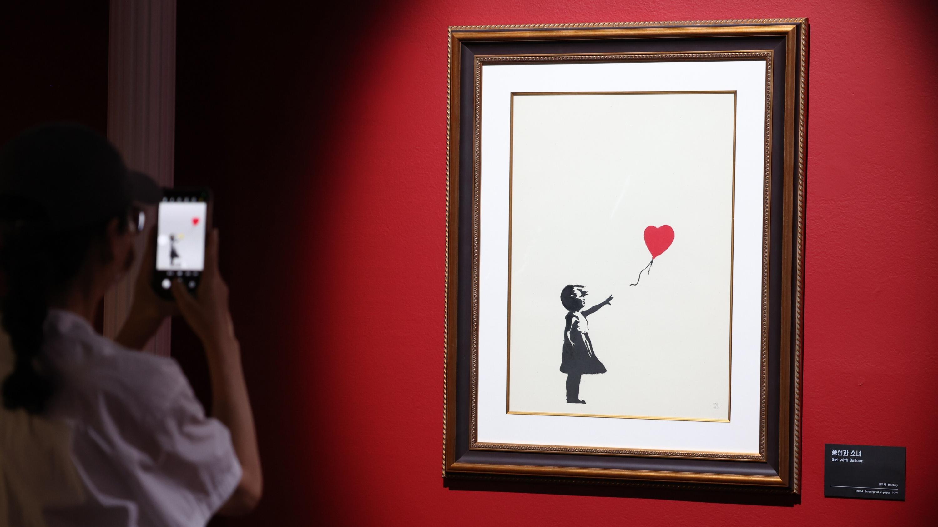 Bild von Banksy, mit Mädchen und roten Ballon  | Bild:picture alliance / YONHAPNEWS AGENCY | Yonhap