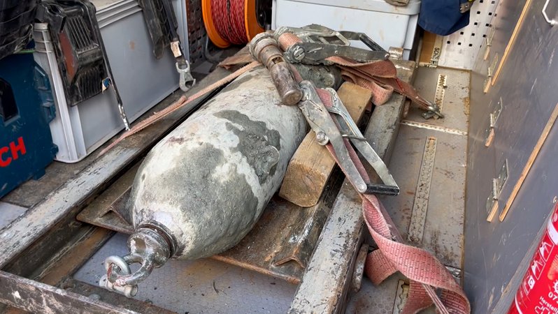 Fliegerbombe in Hof: Umfeld geräumt, Zugverkehr eingeschränkt | Bild: BR Fliegerbombe in Hof: Umfeld geräumt, Zugverkehr eingeschränkt