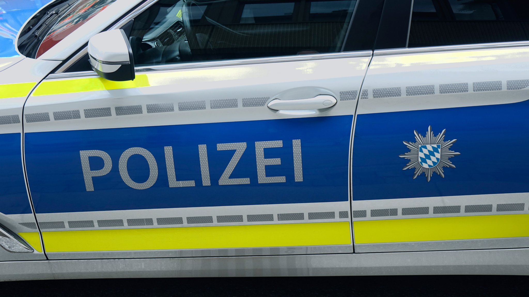 Streifenwagen der bayerischen Polizei (Symbolbild) | Bild: picture alliance / ZB | Sascha Steinach Streifenwagen der bayerischen Polizei (Symbolbild)