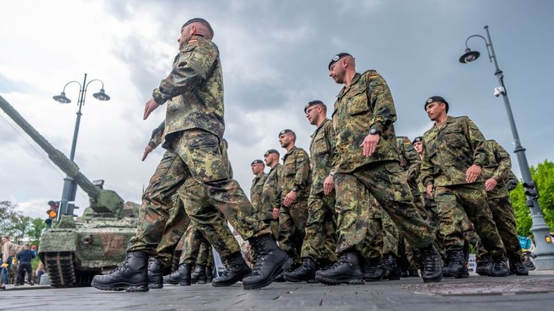 Bundeswehr-Soldaten (Archivbild) | Bild: dpa-Bildfunk/Michael Kappeler Bundeswehr-Soldaten (Archivbild)