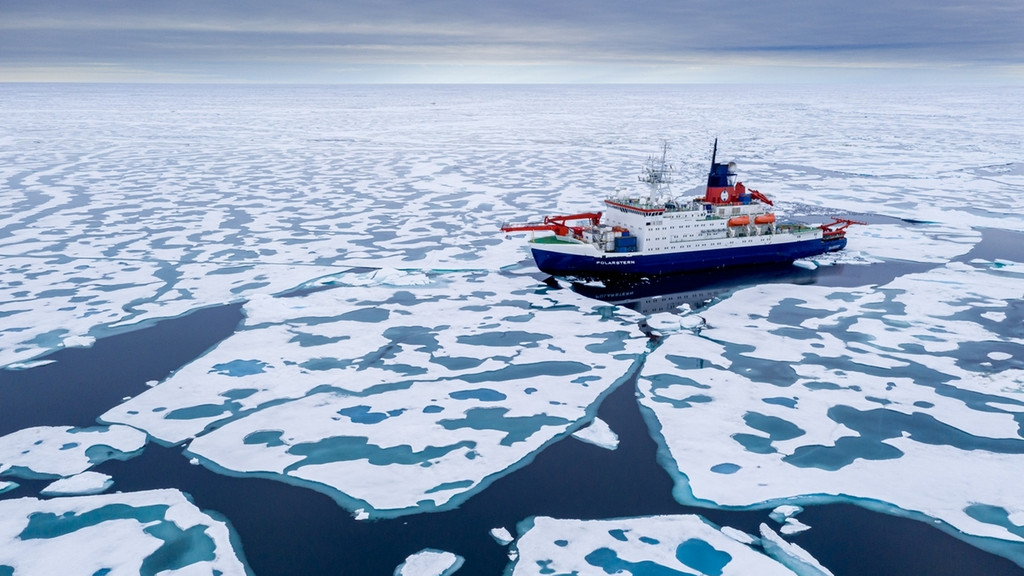 Das Forschungsschiff Polarstern kehrt am 12. Oktober 2020 nach rund einjähriger Forschungsexpedition ins arktische Eis nach Bremerhaven zurück. Mit der Mosaic-Expedition hat das AWI den Zyklus des Eises am Nordpol erforscht.