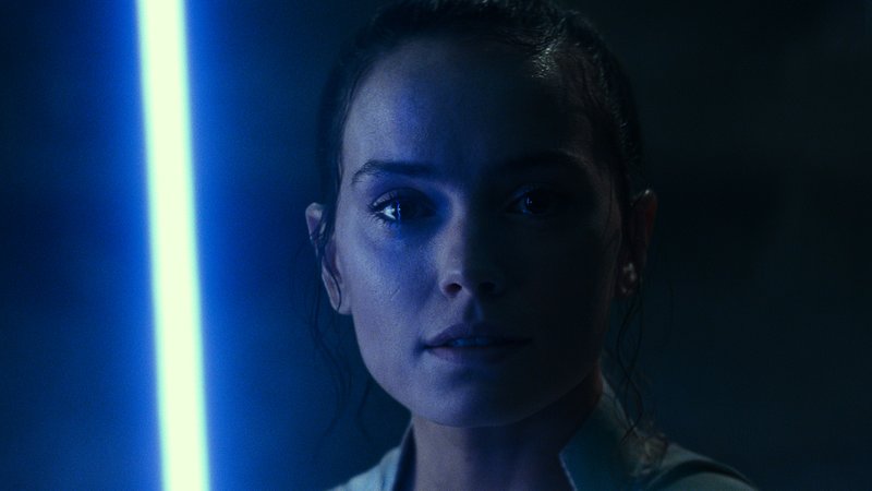 Kämpft ein letztes Mal gegen böse Mächte: Daisy Ridley als Rey in "Star Wars: Der Aufstieg Skywalkers" (Filmszene).