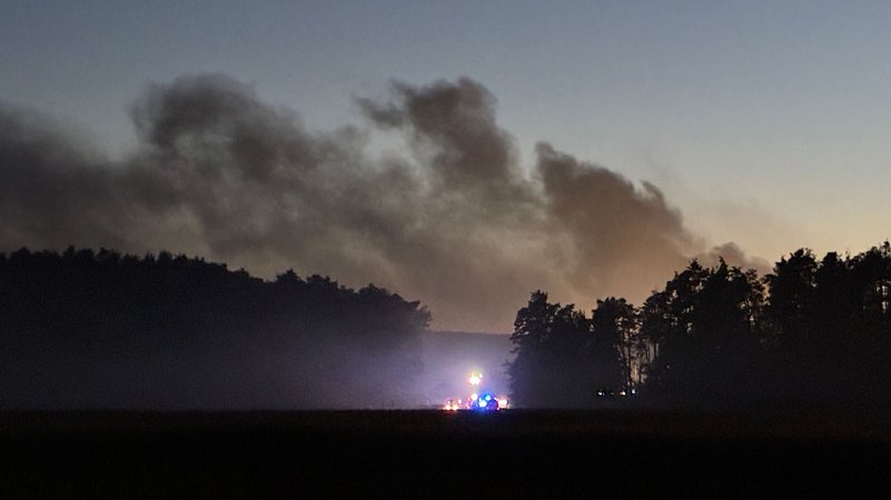 Großbrand in einem Entsorgungsunternehmen in Schwandorf | Bild: BR/Marcel Kehrer Großbrand in einem Entsorgungsunternehmen in Schwandorf