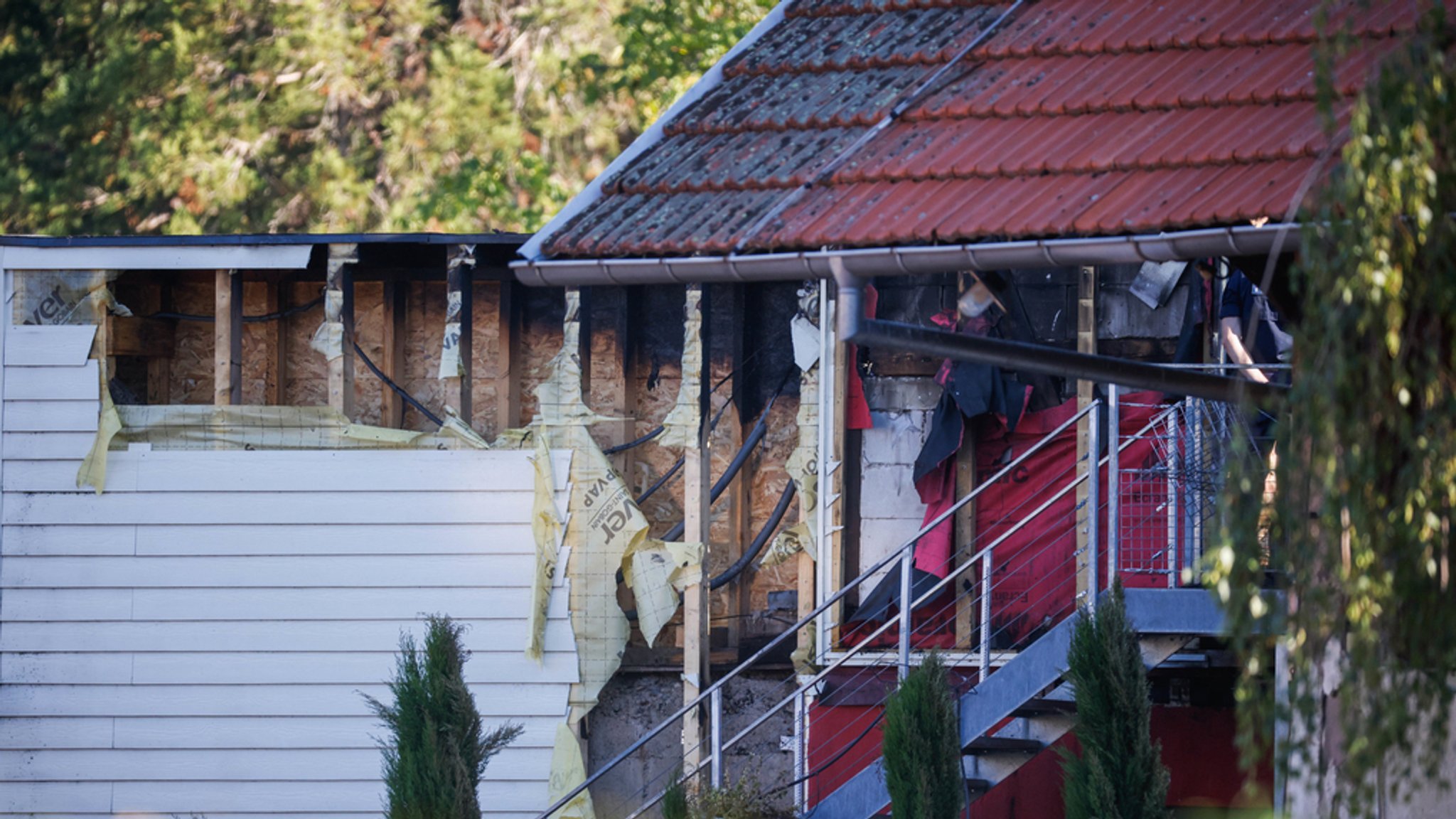 Frankreich, Wintzenheim: Nach dem Brand in der Ferienunterkunft im Elsass führen die Behörden die Ermittlungen fort.