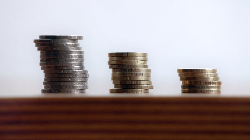 Drei Münzstapel | Bild: Bayerischer Rundfunk 2024 Drei Münzstapel