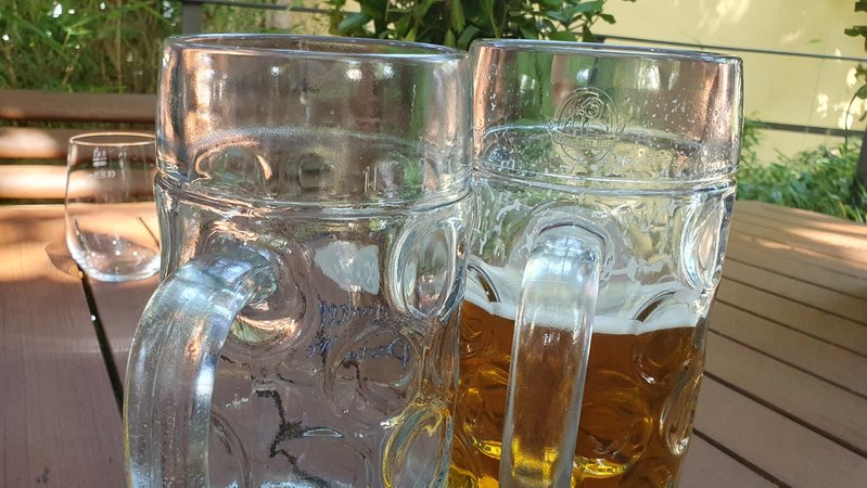 Links: Der alte Krug, rechts: der neue Krug | Bild: Birgit Grundner Links: Der alte Krug, rechts: der neue Krug