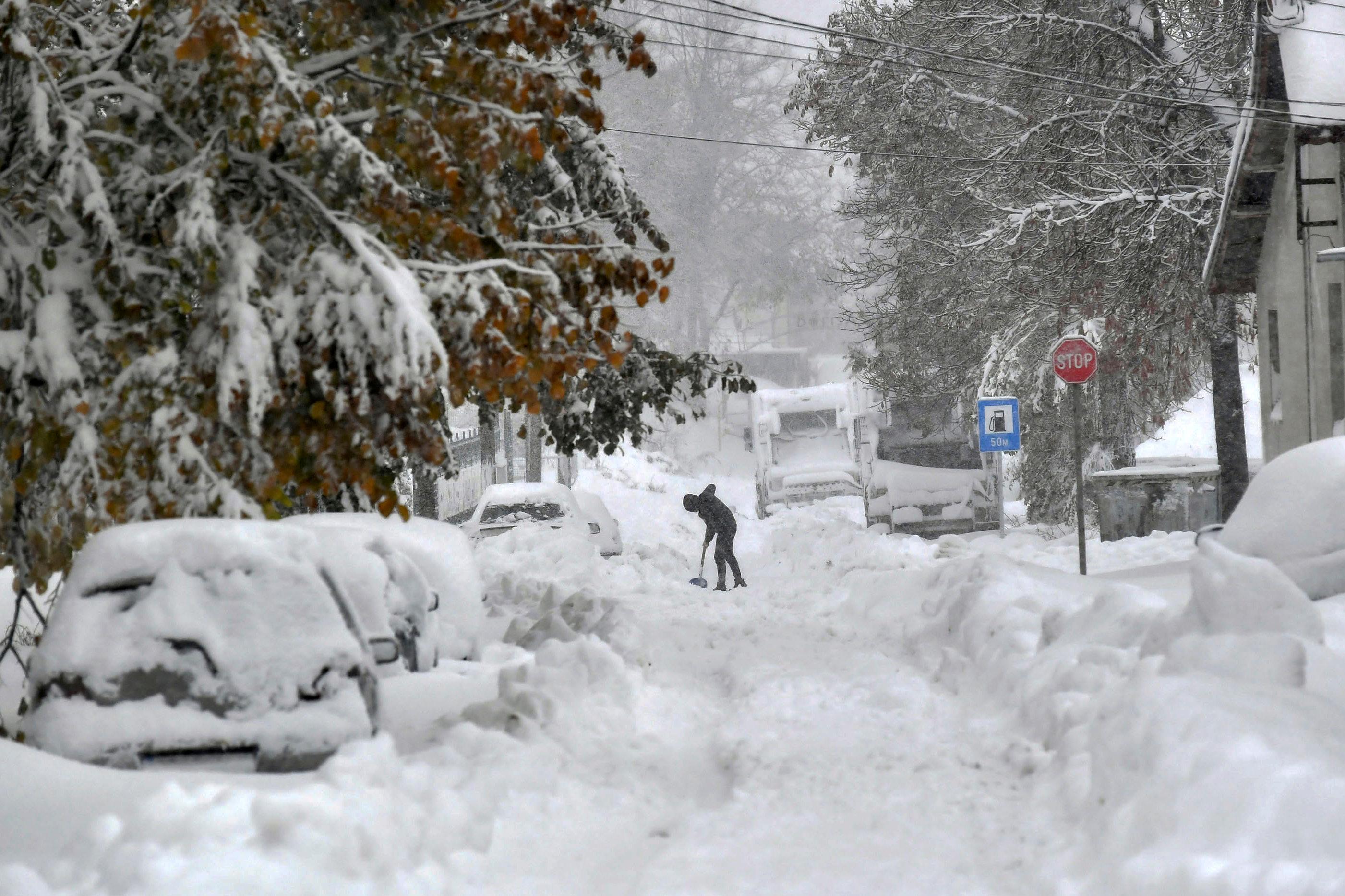 Schneechaos Auf Dem Balkan: Vier Tote Und Viele Verletzte | BR24