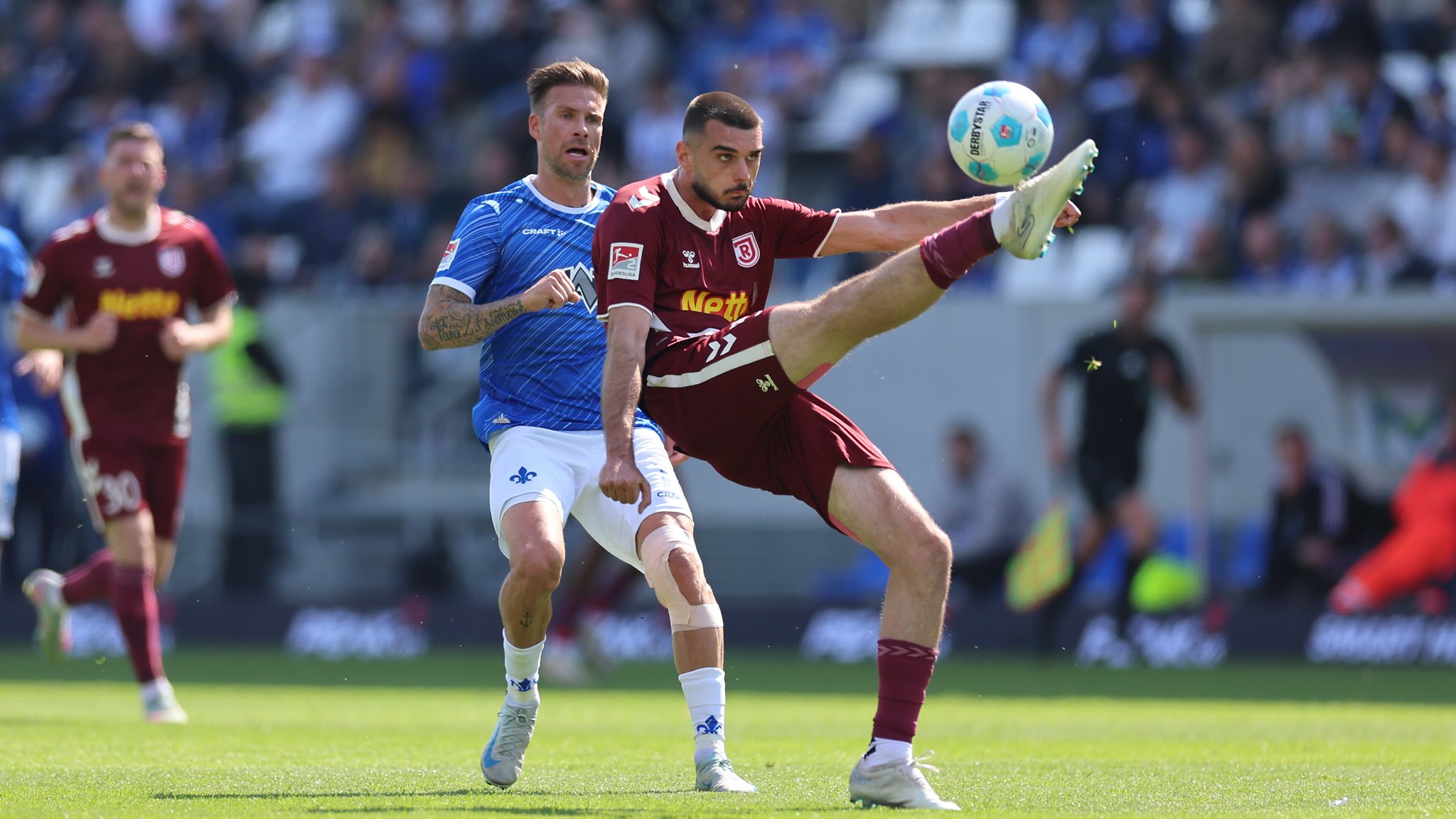 Spielszene SV Darmstadt 98 - SSV Jahn Regensburg