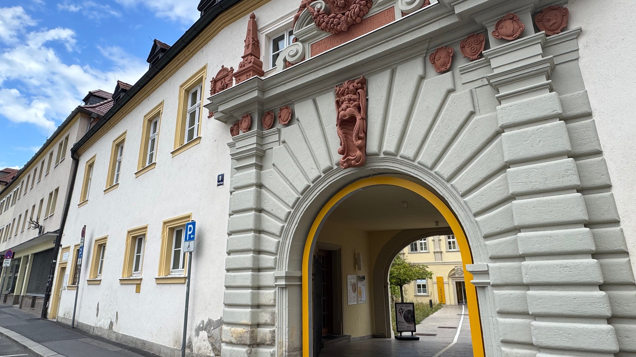 Gebäude der Würzburger Erlöserschwestern | Bild: BR/Pirmin Breninek Gebäude der Würzburger Erlöserschwestern