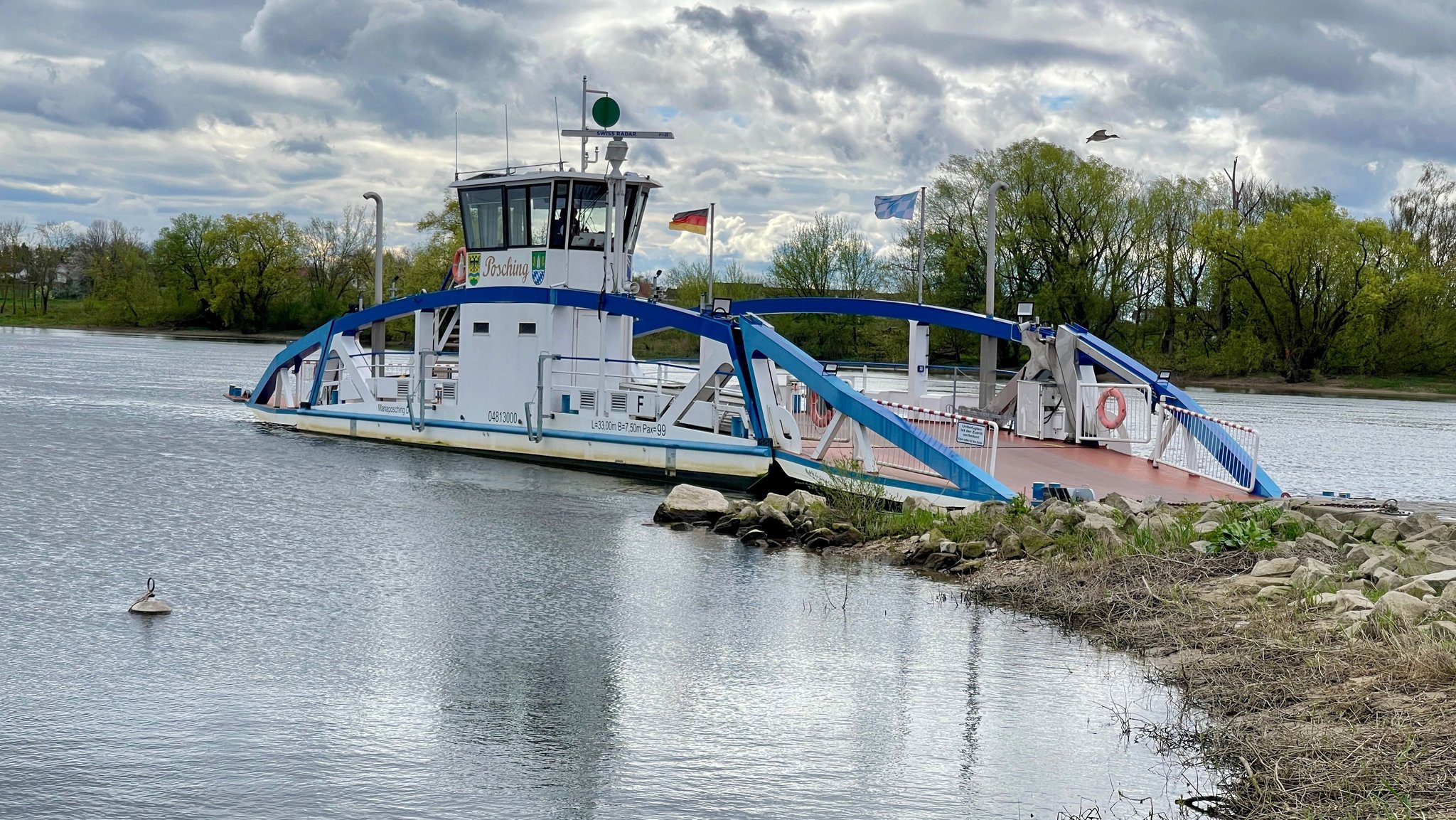 Die Fähre "Posching" auf der Donau