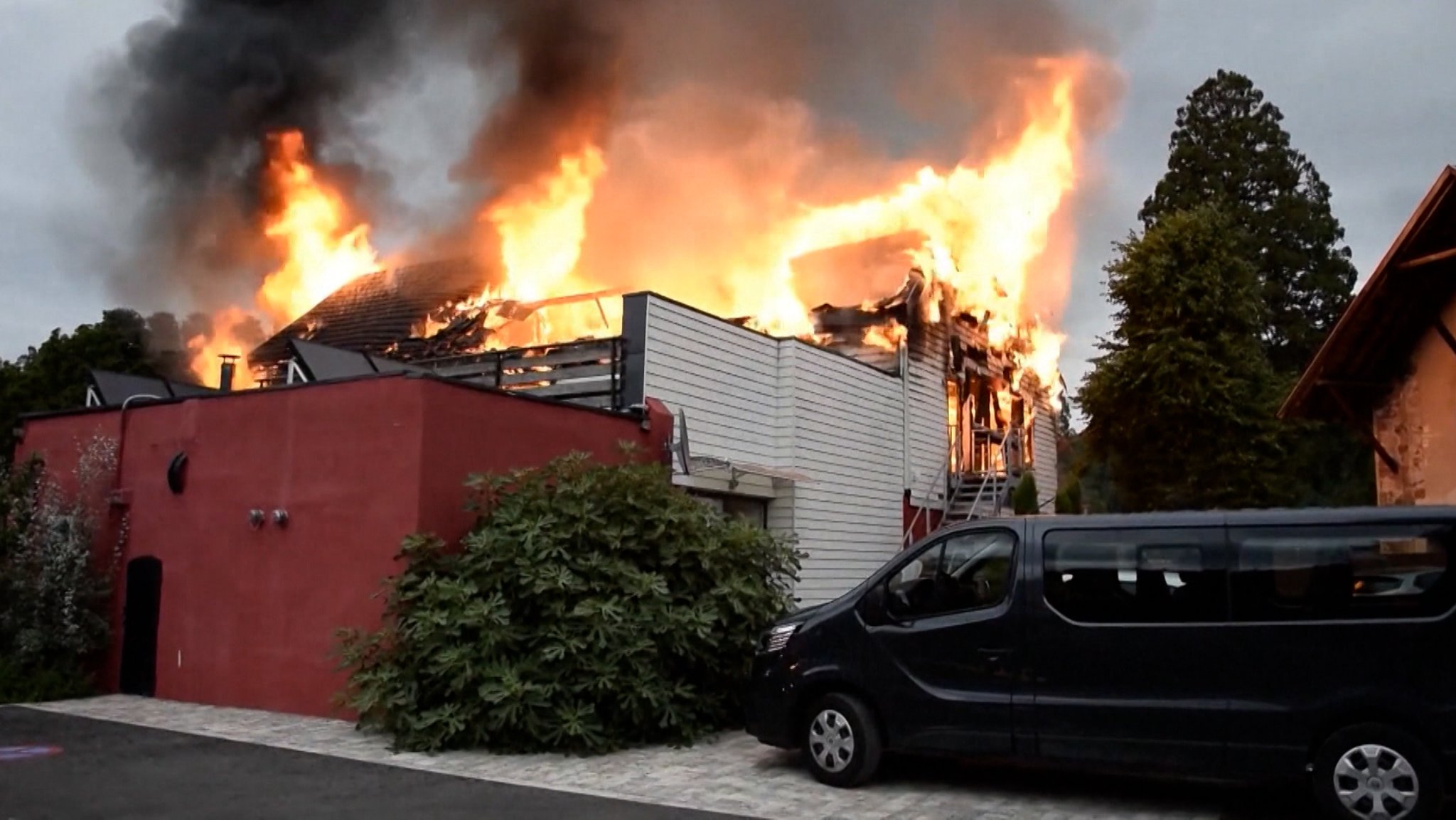 Elf Tote nach Feuer in Ferienunterkunft im Elsass