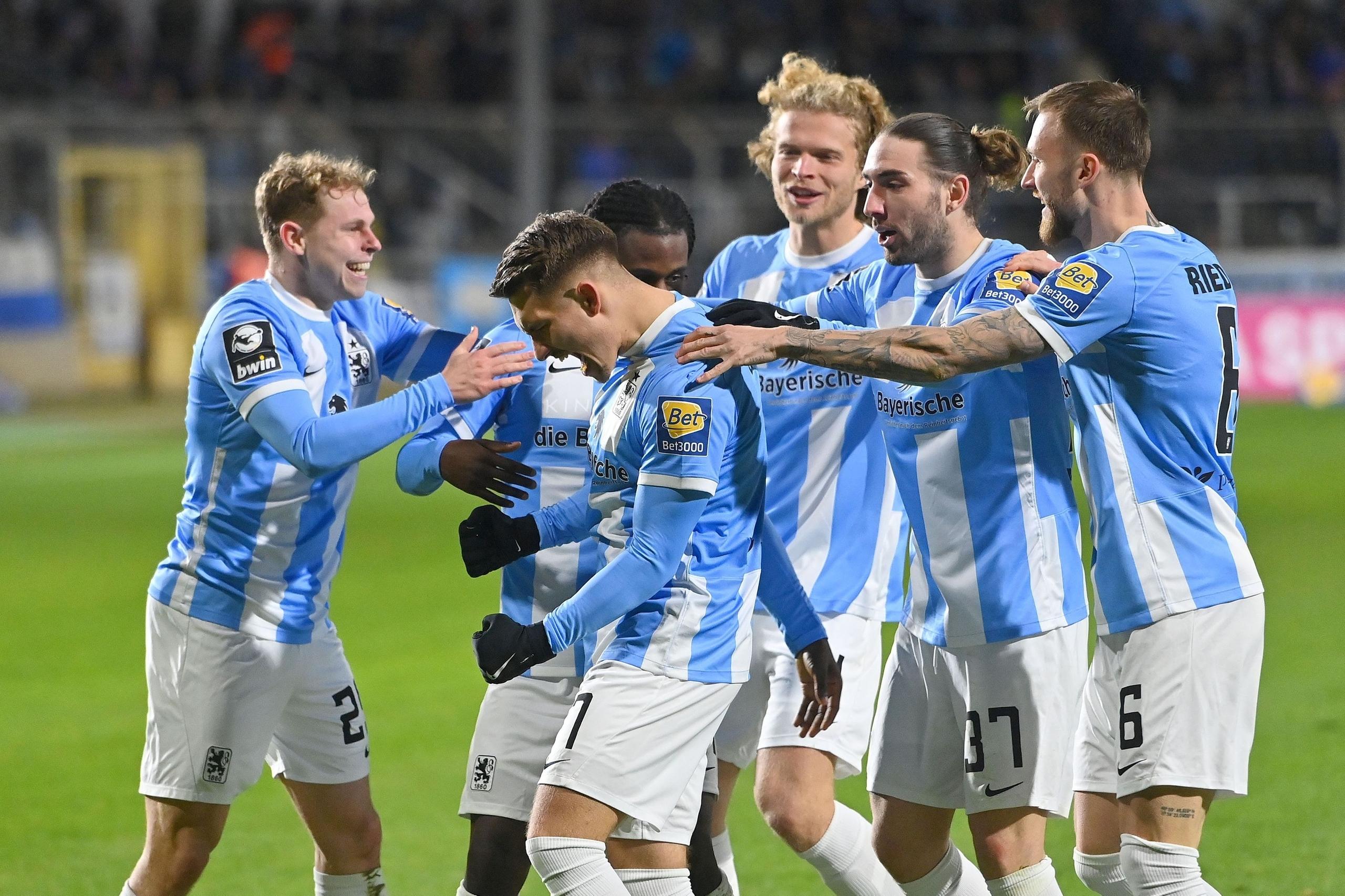 Die Löwen feiern ihren Treffer gegen Essen