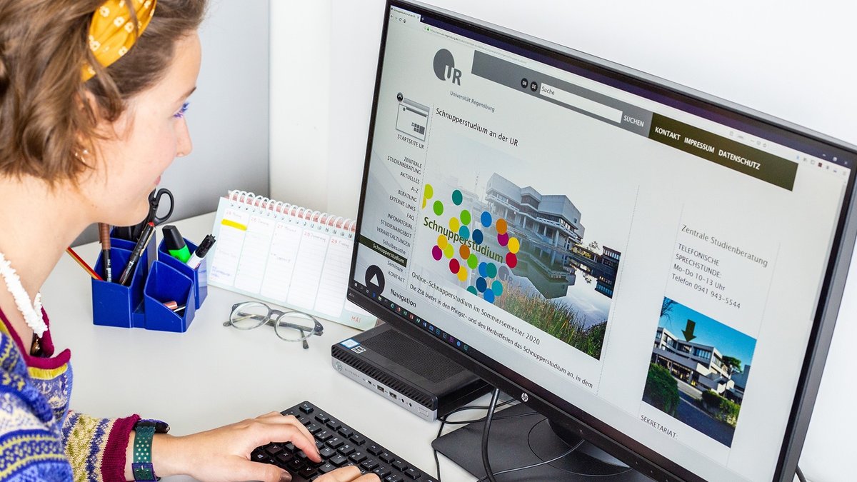 Beim Online-Schnupperstudium können sich Interessierte über die Uni Regensburg und die Studiengänge informieren