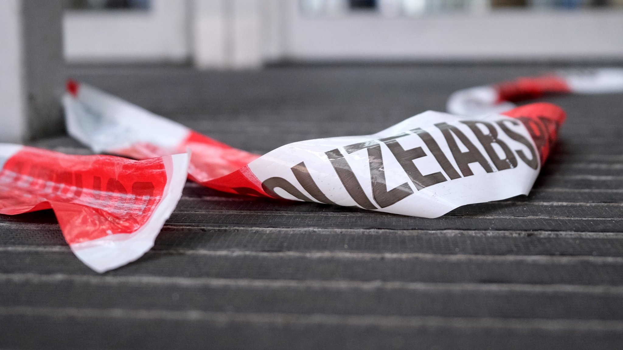 Symbolbild Polizeiabsperrung | Bild: picture alliance/dpa/Sebastian Willnow Symbolbild Polizeiabsperrung