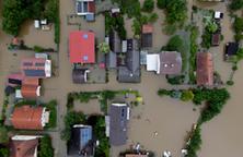 02.06.2024, Bayern, Pfaffenhofen an der Ilm: In Pfaffenhofen an der Ilm steht ein Großteil des Ortes unter Wasser. (Luftaufnahme mit einer Drohne).  | Bild:dpa-Bildfunk/-
