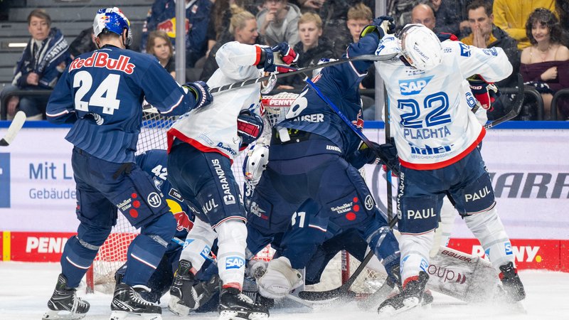 Szene aus der Partie zwischen Mannheim und EHC München | Bild: picture alliance / kolbert-press | kolbert-press/Ulrich Gamel Szene aus der Partie zwischen Mannheim und EHC München