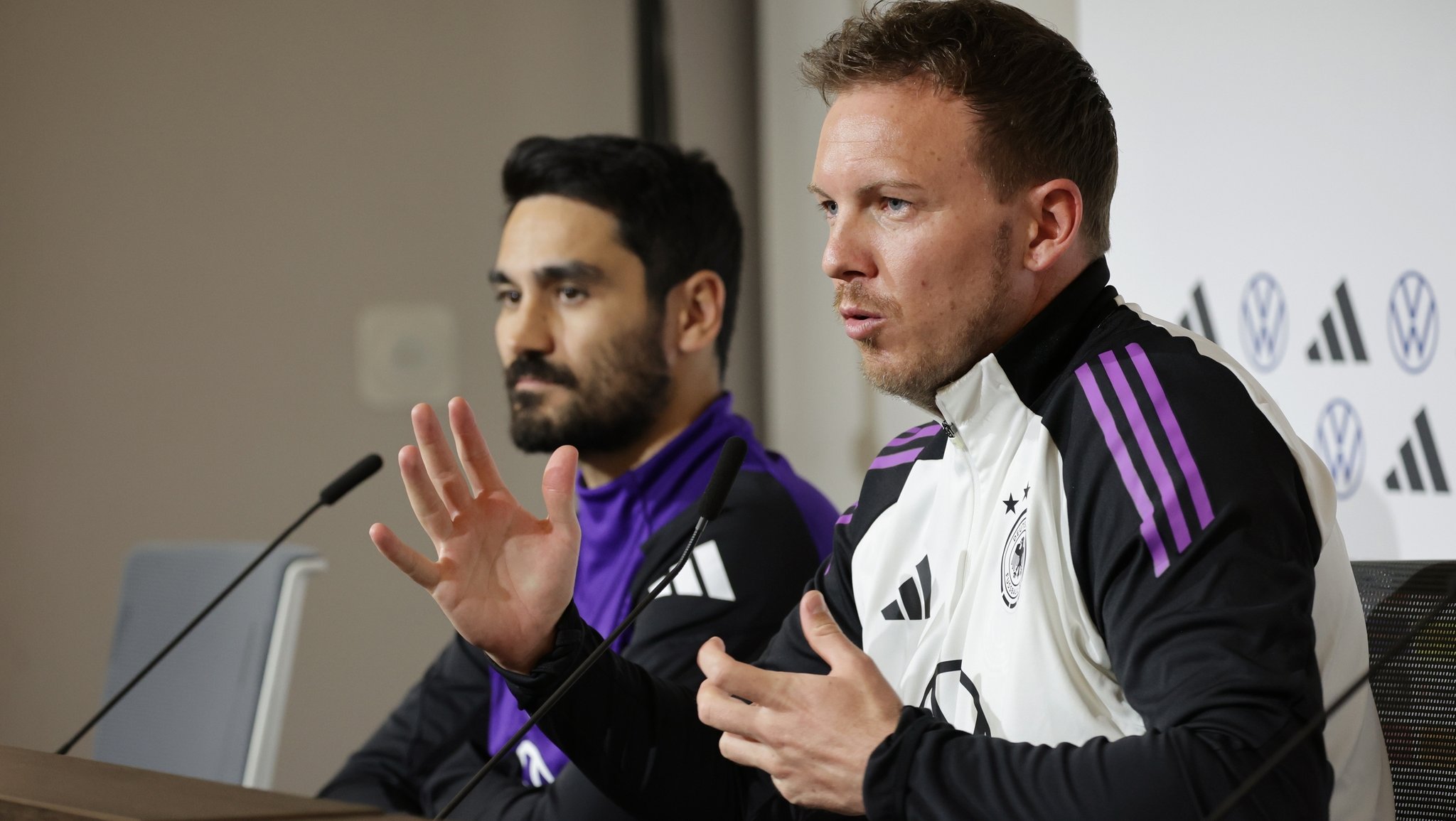 Julian Nagelsmann und Ilkay Gündogan bei der Pressekonferenz