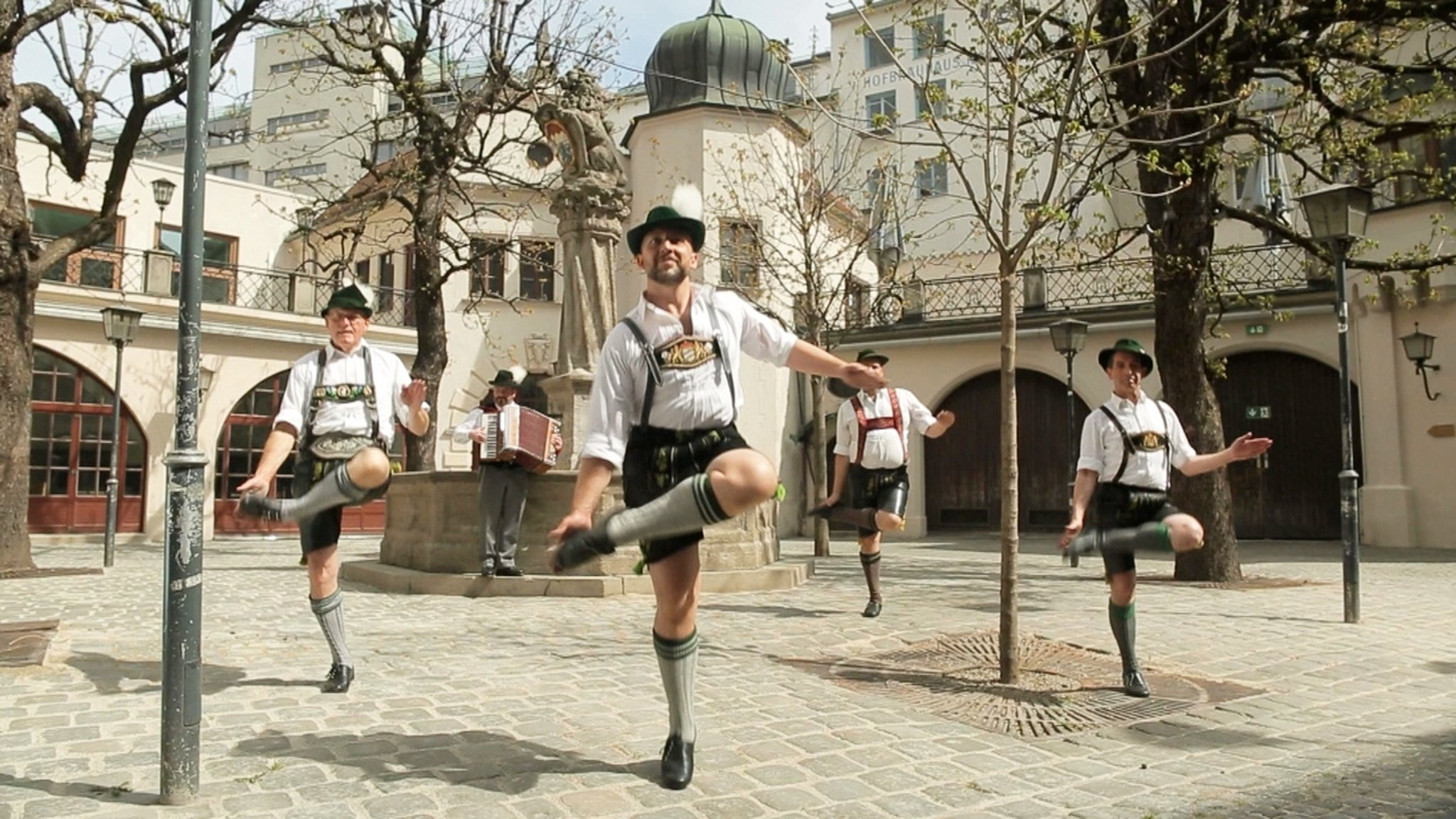 Seit 20 Jahren bayerische Musik, Tracht und Lebensfreude