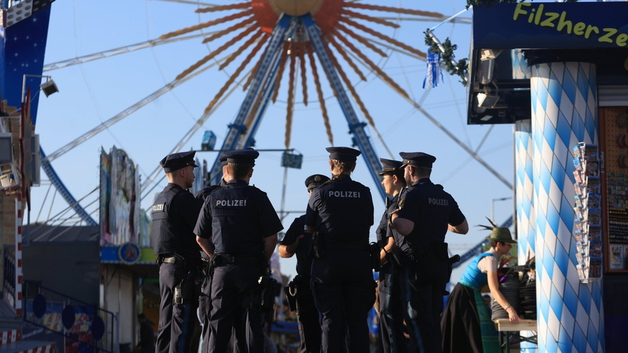 Wiesn und Sicherheit: Neue Regeln zu Messern und E-Scootern