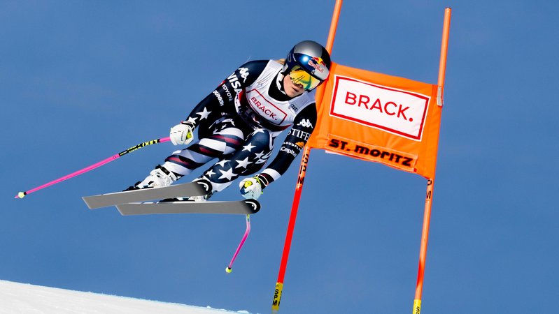 Lindsey Vonn fährt beim ersten Abfahrts-Weltcup in St. Moritz zum Sieg. | Bild: picture alliance/KEYSTONE | JEAN-CHRISTOPHE BOTT Lindsey Vonn fährt beim ersten Abfahrts-Weltcup in St. Moritz zum Sieg.